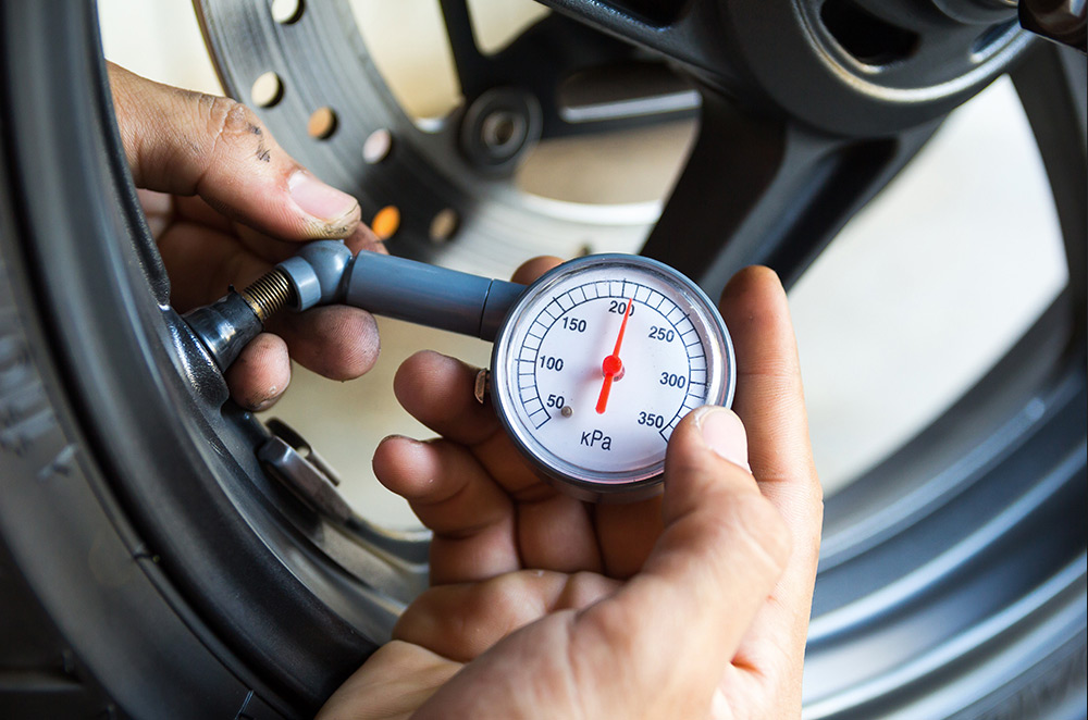 How to determine your motorcycle’s tire pressure | MotoDeal
