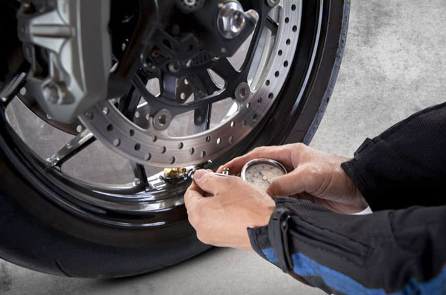 How to check your motorcycle’s tire pressure | MotoDeal