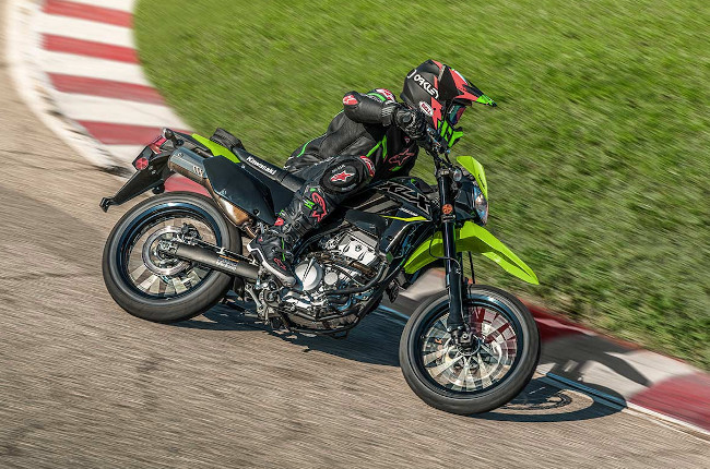 Kawasaki unveils the 2024 KLX300 and KLX300SM in the global market